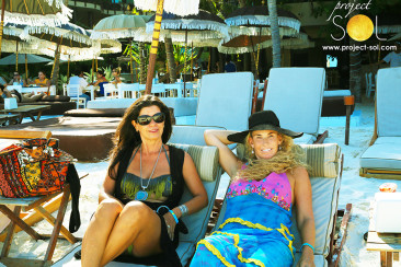 Caribbean Queens – Laura & Claudia